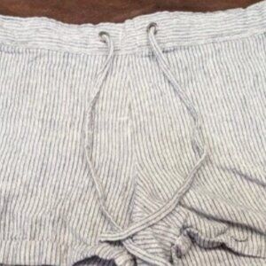 Women's Shorts Size Large Per Se blue and white stripe drawstring shorts